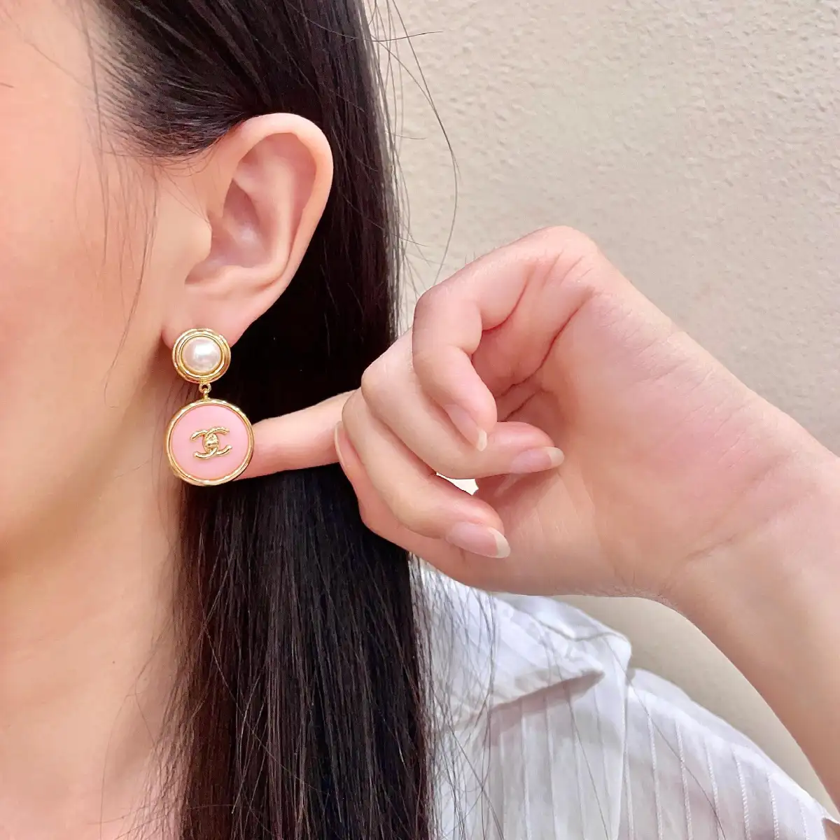 中古 耳钉👀家的款式真心无需多介绍😘🎶每一款都超好看，精致大方，非常显气质