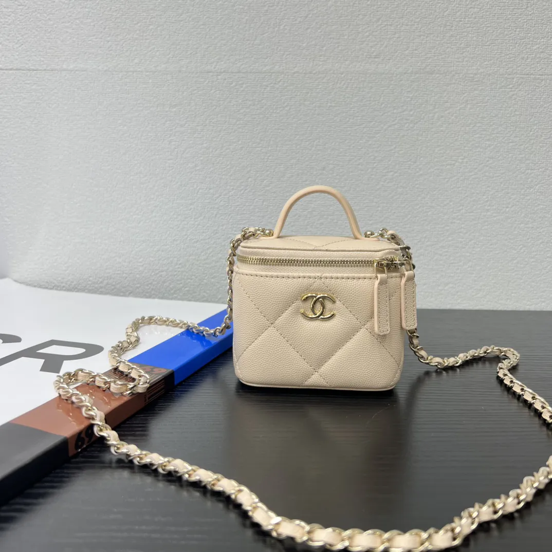 P680 25k新品\n盒子包 球纹牛皮 浅金钢制五金\n尺寸11cmx8.5cmx7cm（小号）\n型号：4934