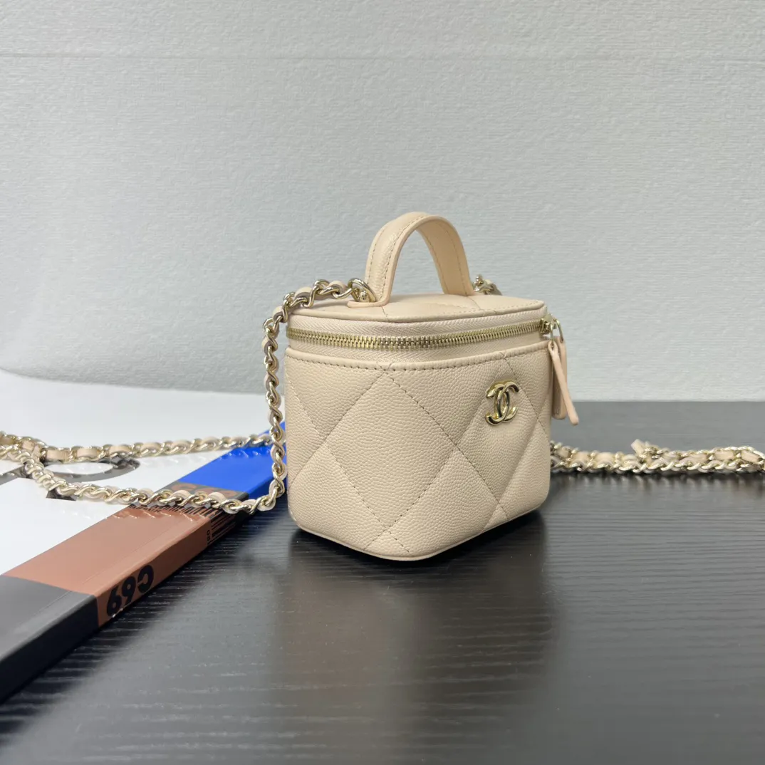 P680 25k新品\n盒子包 球纹牛皮 浅金钢制五金\n尺寸11cmx8.5cmx7cm（小号）\n型号：4934