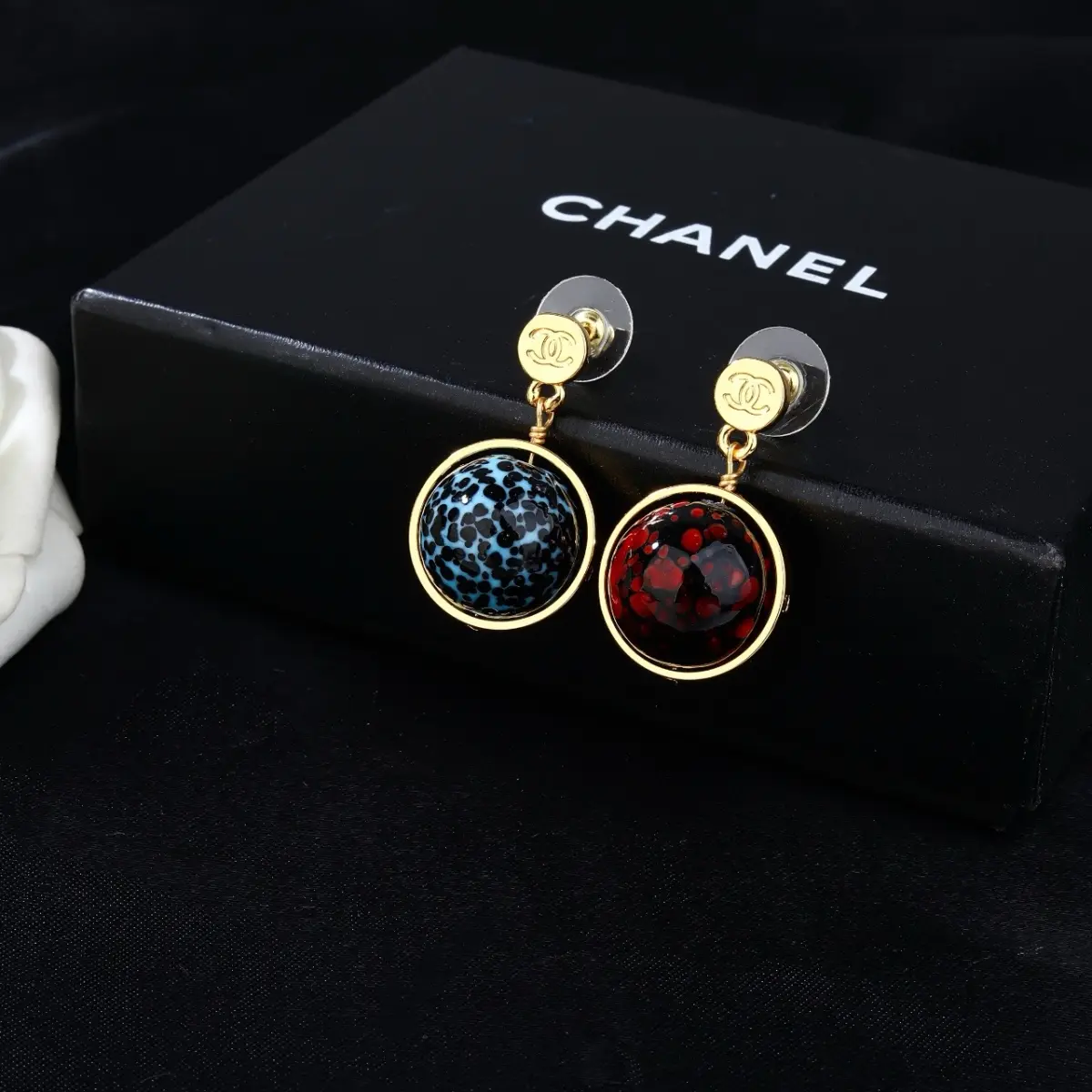 小香Chanel新款耳环 ✨每一个细节做工非常精细 这款设计非常美轮美奂 这款真的超级美超级仙 精致小姐姐必备