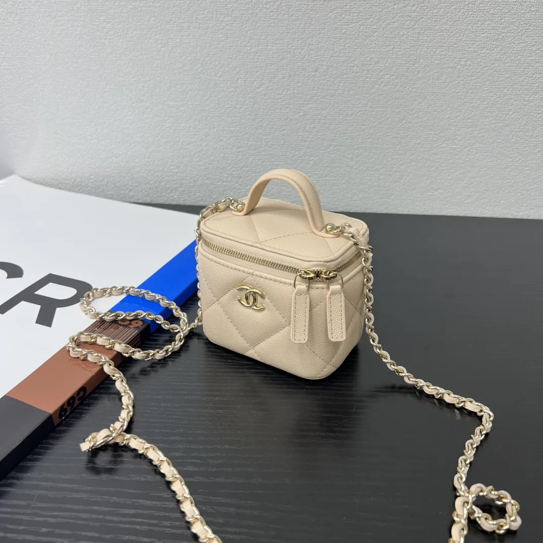 P680 25k新品\n盒子包 球纹牛皮 浅金钢制五金\n尺寸11cmx8.5cmx7cm（小号）\n型号：4934