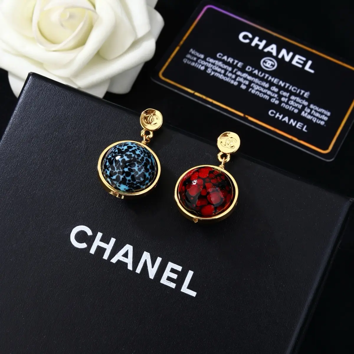 小香Chanel新款耳环 ✨每一个细节做工非常精细 这款设计非常美轮美奂 这款真的超级美超级仙 精致小姐姐必备