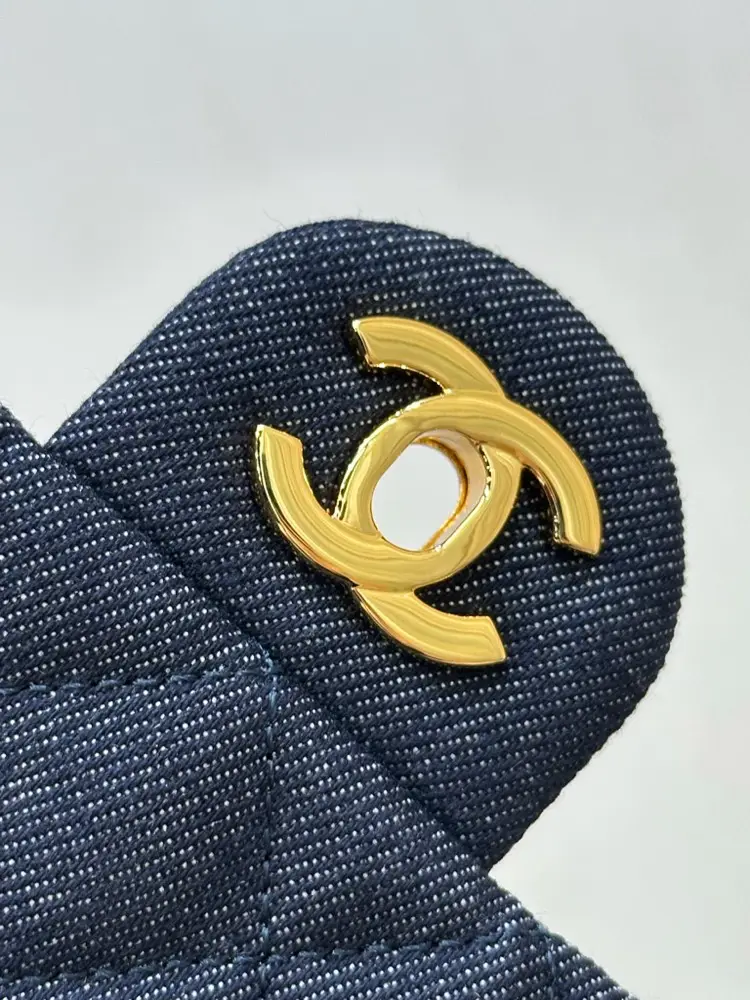 17861787 懂货的来看一下五金 客供 百分百纯钢五金，亮金色厚电镀，五金字体清晰度非常精美，懂货的来看一下细节！
