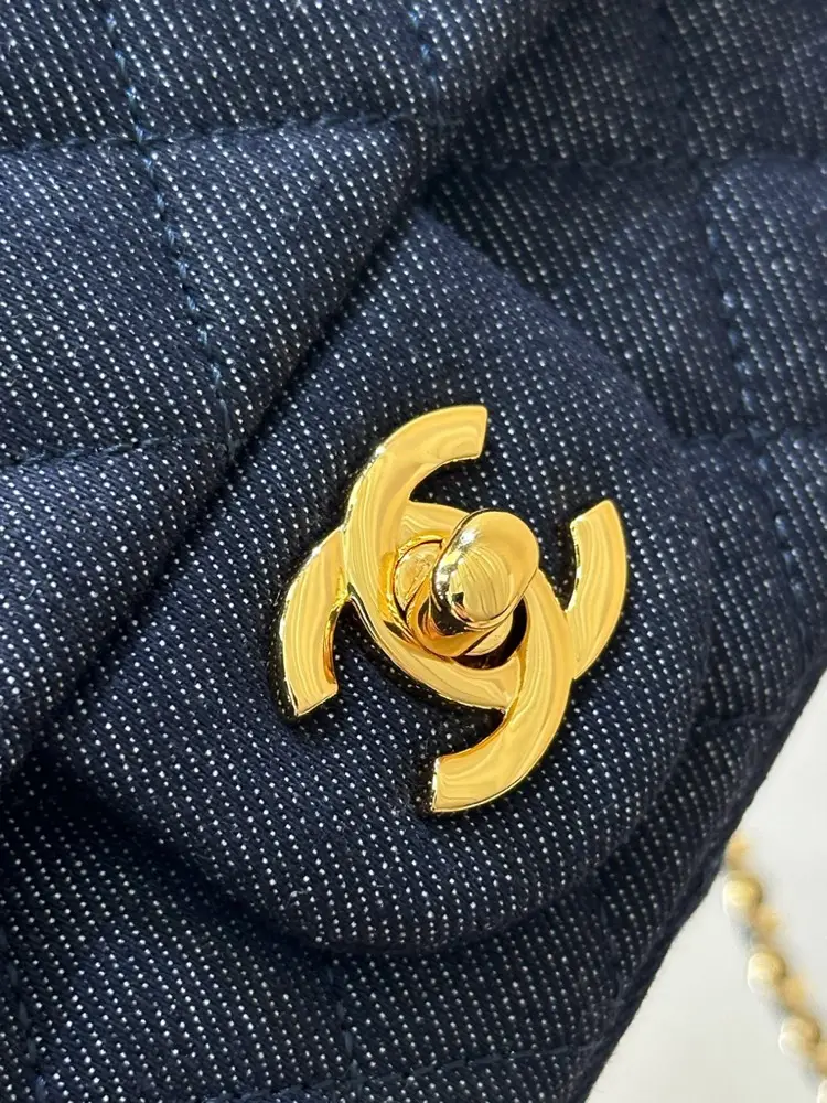 17861787 懂货的来看一下五金 客供 百分百纯钢五金，亮金色厚电镀，五金字体清晰度非常精美，懂货的来看一下细节！