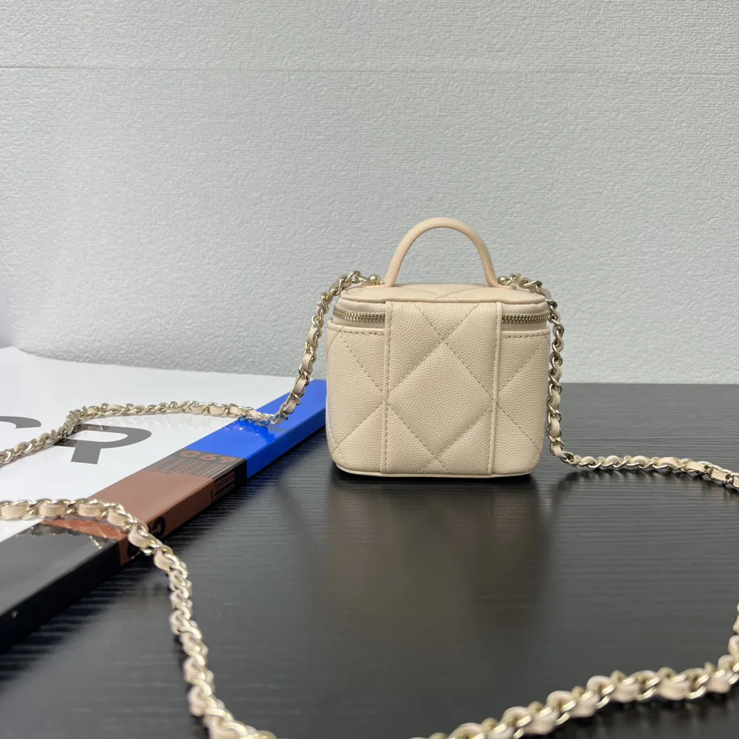 P680 25k新品\n盒子包 球纹牛皮 浅金钢制五金\n尺寸11cmx8.5cmx7cm（小号）\n型号：4934