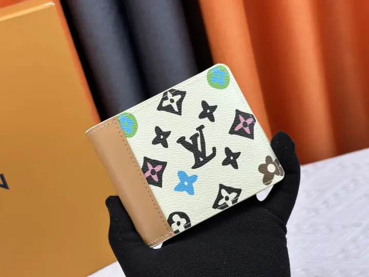 Louis Vuitton（LV）Jewelry size：11.5 x 9 x 1.5 𝐜𝐦-01