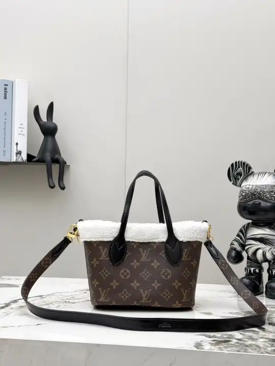 Louis Vuitton（LV） size：26.5x16.5 x 11cm -116