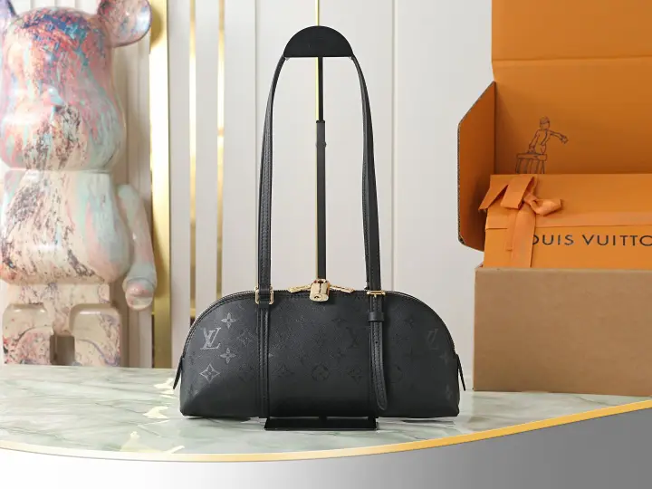 Louis Vuitton（LV） size：29 * 14 * 8cm-140