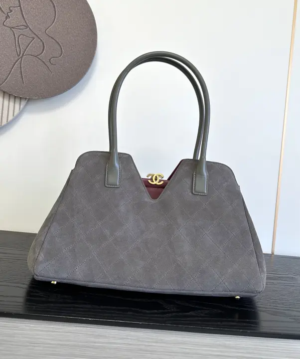 Chanel size：37×17×24cm-167