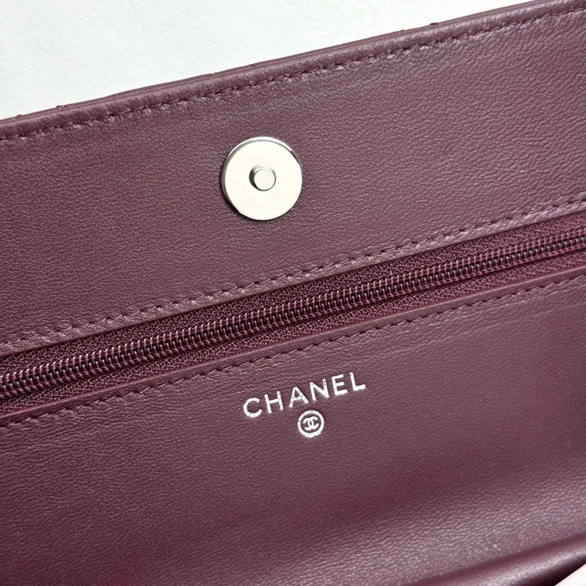 💰580Chanel woc 全钢字唛 \n原单质量，经典之作，华丽与气质的前沿，是你意想不到的尊贵。\n尺寸:19x12x3CM\n型号:33814羊皮