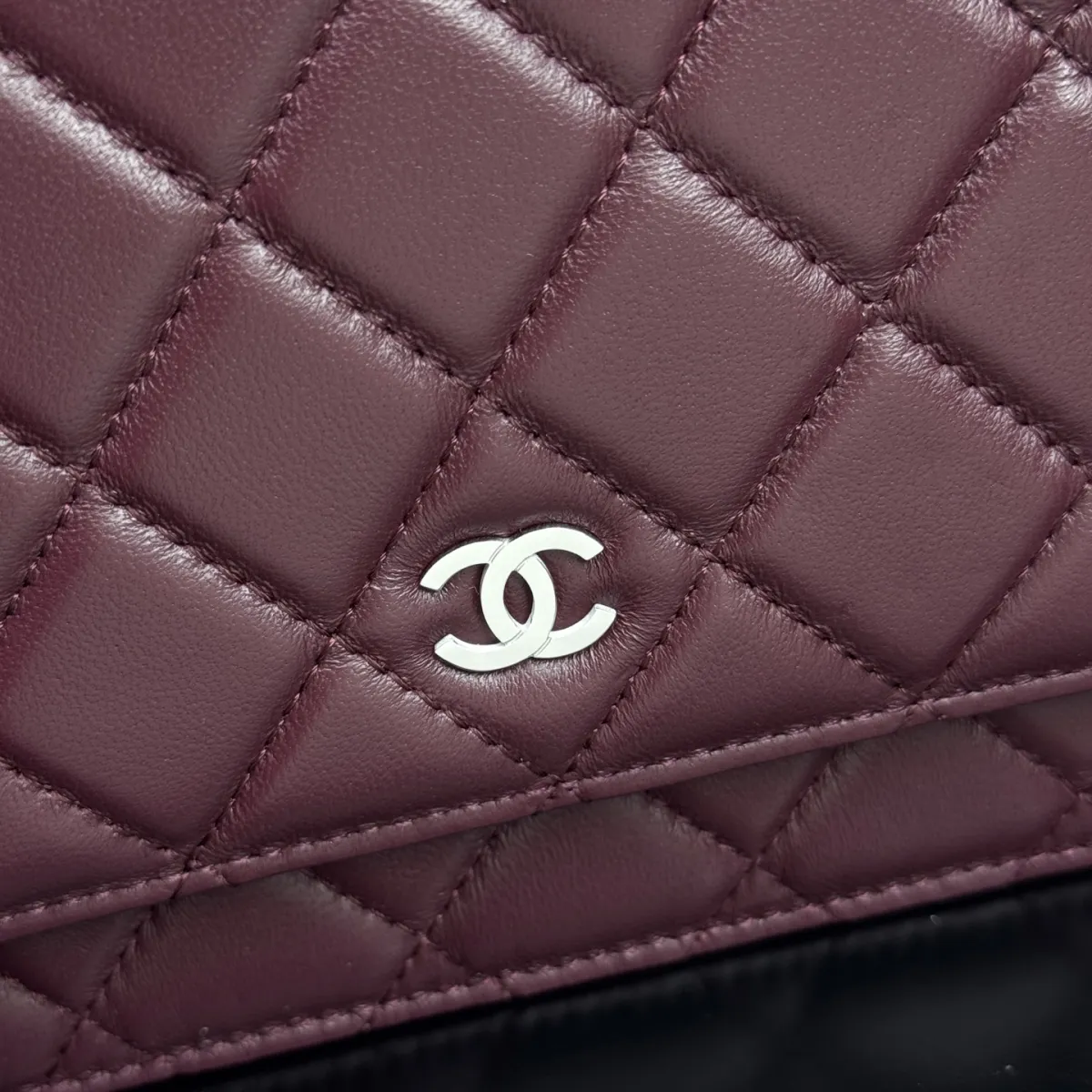 💰580Chanel woc 全钢字唛 \n原单质量，经典之作，华丽与气质的前沿，是你意想不到的尊贵。\n尺寸:19x12x3CM\n型号:33814羊皮