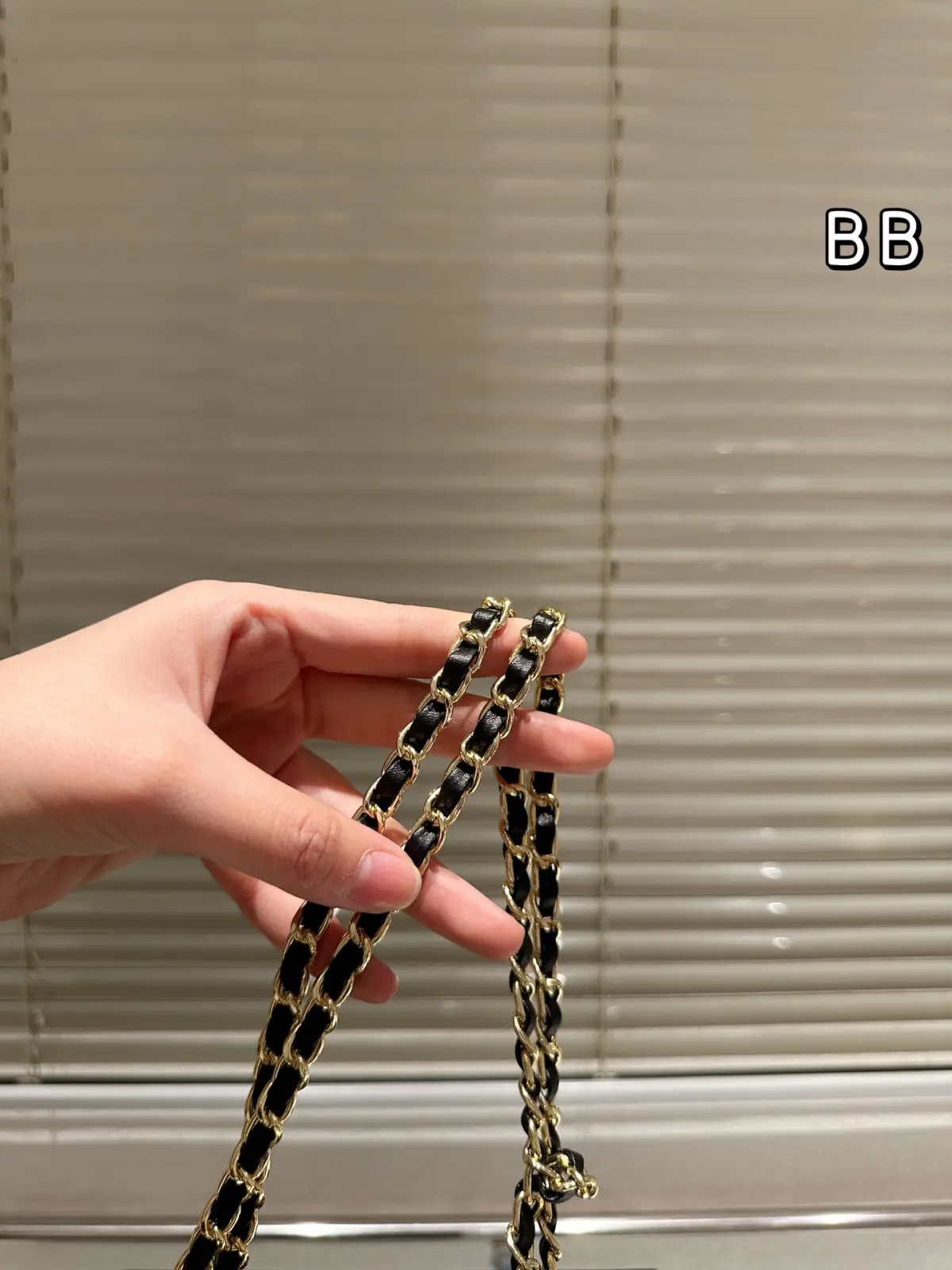 💰315.00\n丝绒新品Chanel香奈儿\n25N滑雪系列 最新品\n原单品质推荐自留\n配礼盒🎁尺寸21.15