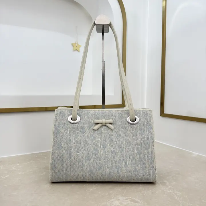Dior size：27 x 19 x 13.5cm--37