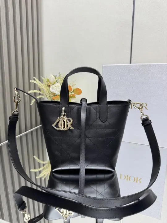 Dior size：18.5 x 18.5 x 12cm--35