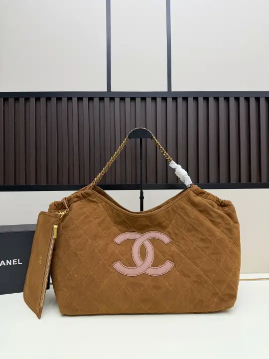 Chanel  size：43x31x17cm--124